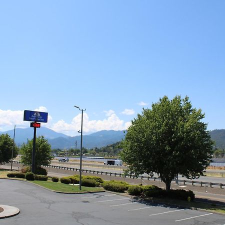 Americas Best Value Inn Phoenix Medford Фінікс Екстер'єр фото