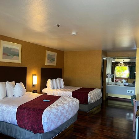 Americas Best Value Inn Phoenix Medford Фінікс Екстер'єр фото