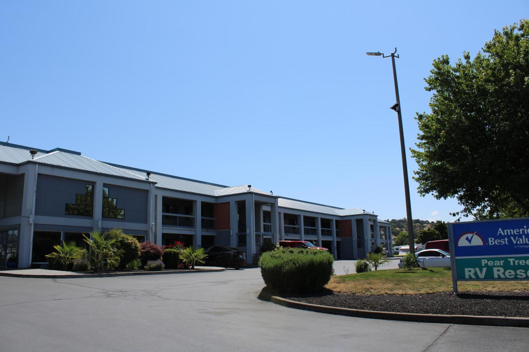 Americas Best Value Inn Phoenix Medford Фінікс Екстер'єр фото