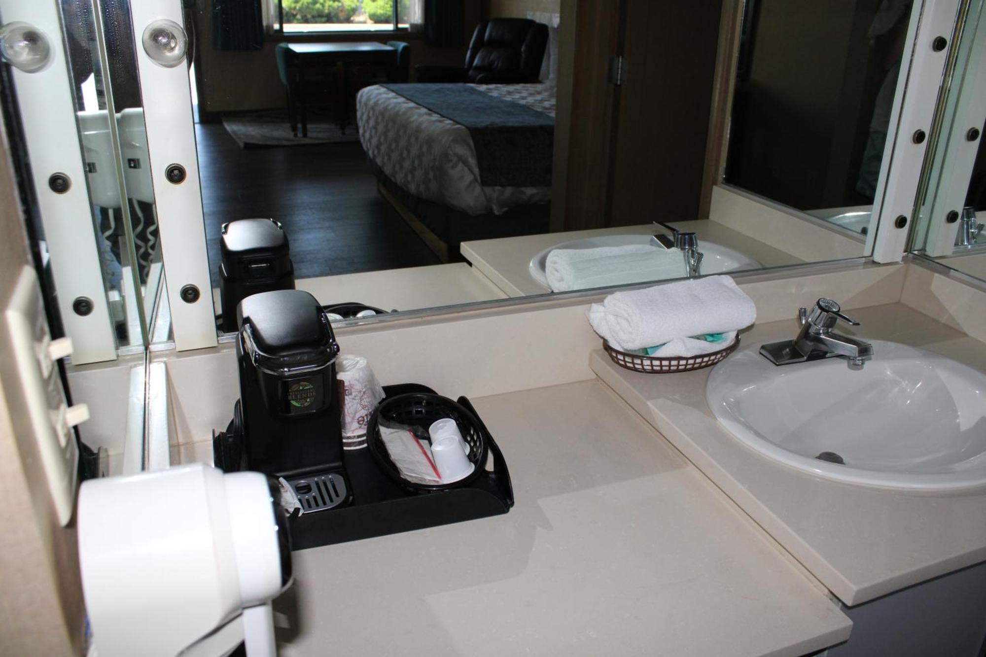 Americas Best Value Inn Phoenix Medford Фінікс Екстер'єр фото