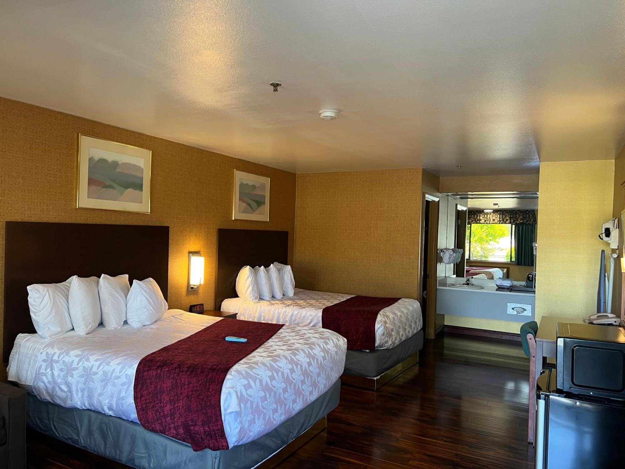 Americas Best Value Inn Phoenix Medford Фінікс Екстер'єр фото