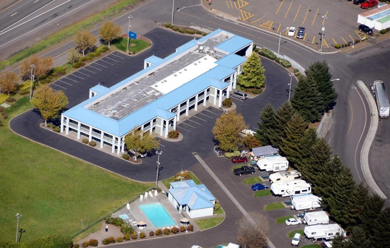 Americas Best Value Inn Phoenix Medford Фінікс Екстер'єр фото