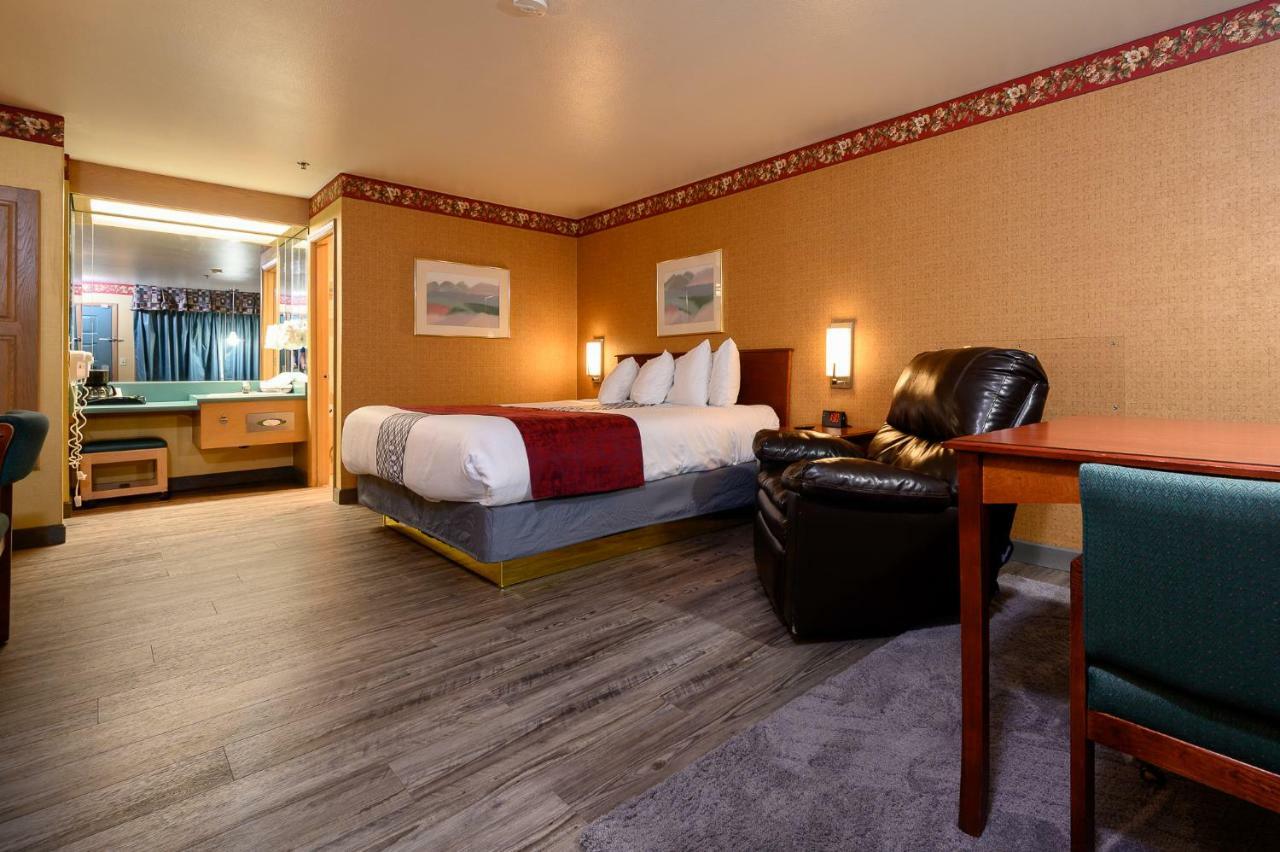 Americas Best Value Inn Phoenix Medford Фінікс Екстер'єр фото